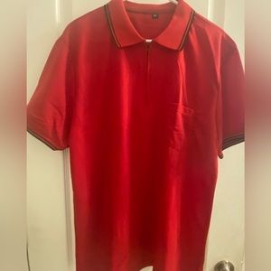 Men’s collar shirt.